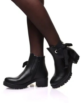 Bottines noires crantées à nud et illet